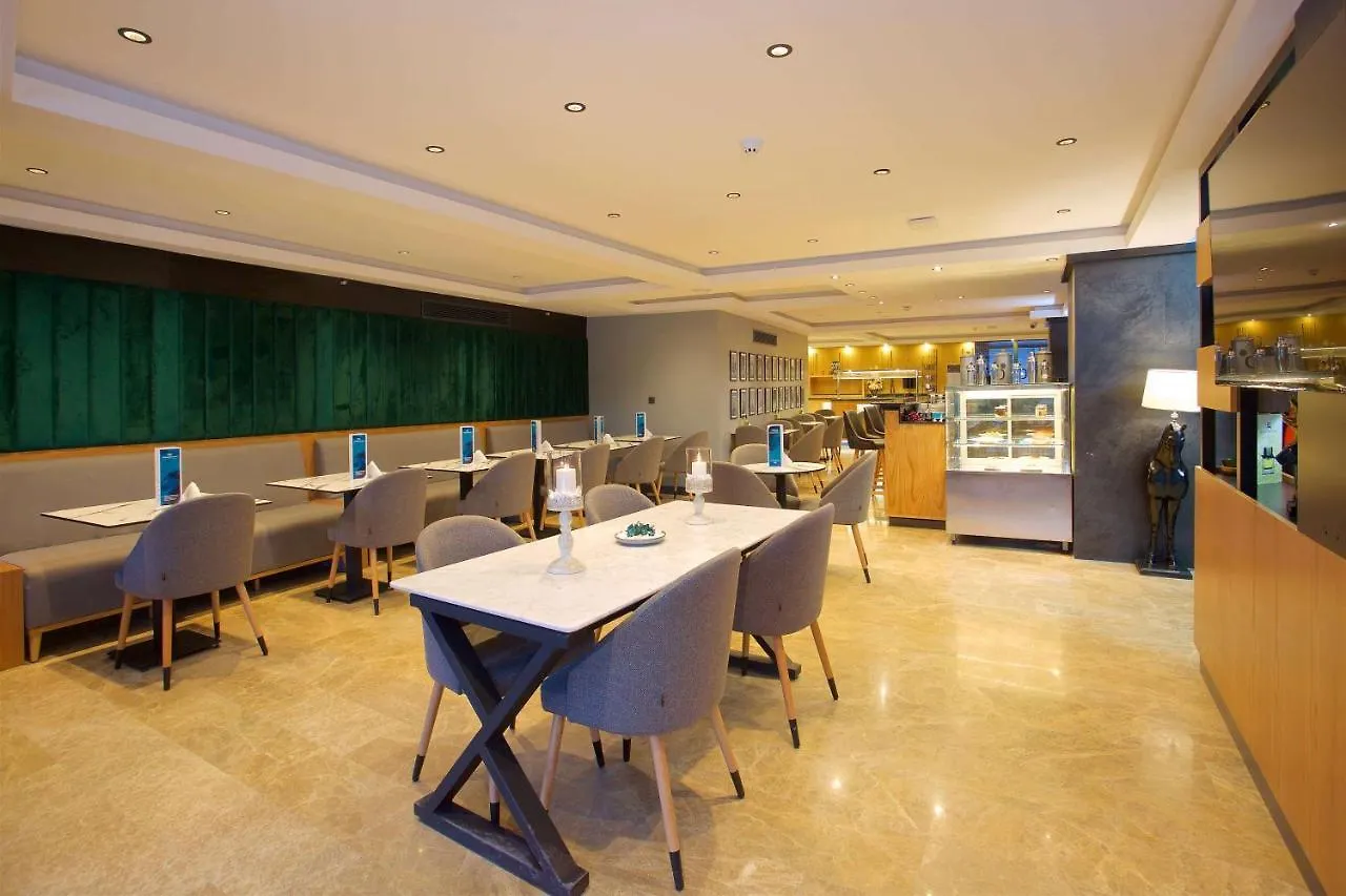 Days Inn By Wyndham Istanbul Arnavutkoy 3*,
